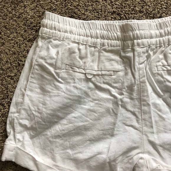 Lotus Boutique White Linen Shorts - Picture 3 of 3